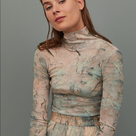 H&M Tops - Mesh Marble Mockneck